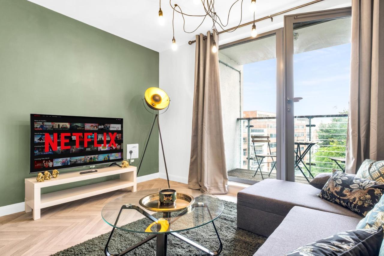 Stylish 4Th Floor 2 Bedroom En Suite City Centre Apartment With Parking By Azura Nights Birmingham Exterior foto